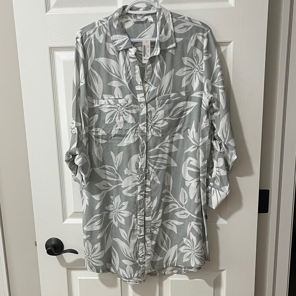 NEW Aqua Floral Button-Up Shirt in Mint grey and White